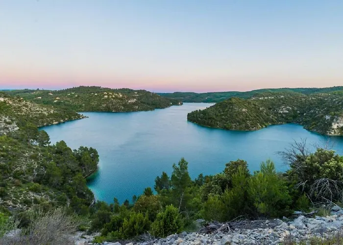 Le gite du grand cèdre - proche des gorges du Verdon